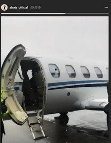 国产户外小飞机视频播放,翱翔蓝天，展现中国制造风采