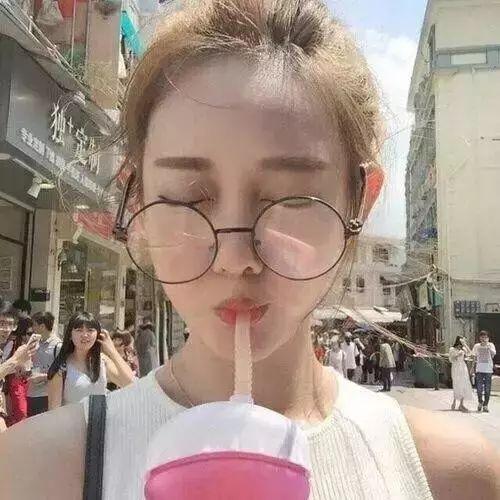国产眼镜女深喉视频  第1张